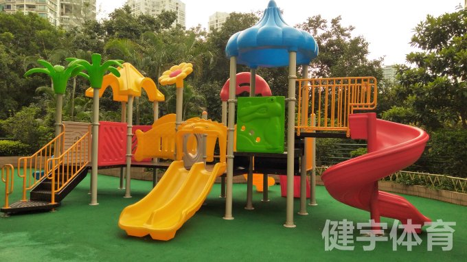 深圳市南山區(qū)創(chuàng)世紀濱?；▓@兒童滑滑梯安裝